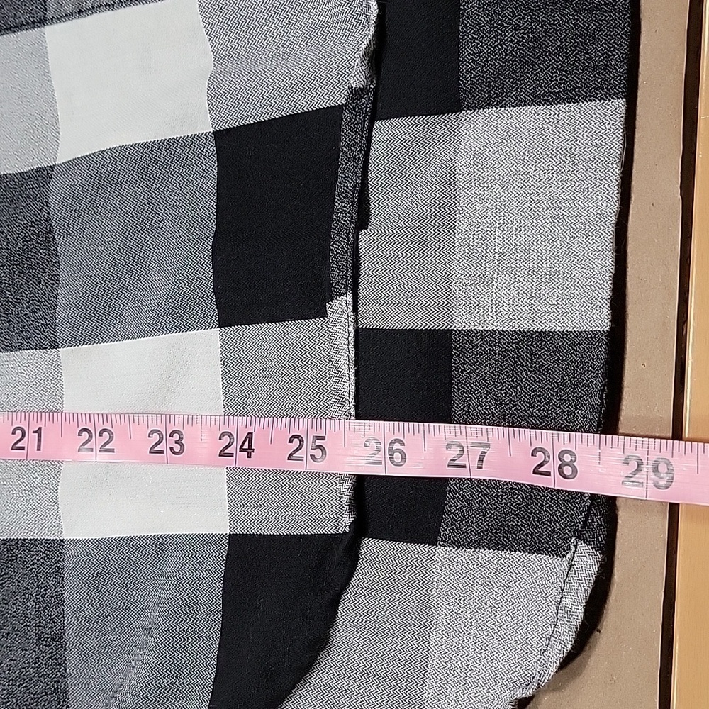 Riders by Lee Indigo Size M Button Front Blouse Buffalo Plaid Black White, EUC - Picture 9 of 12